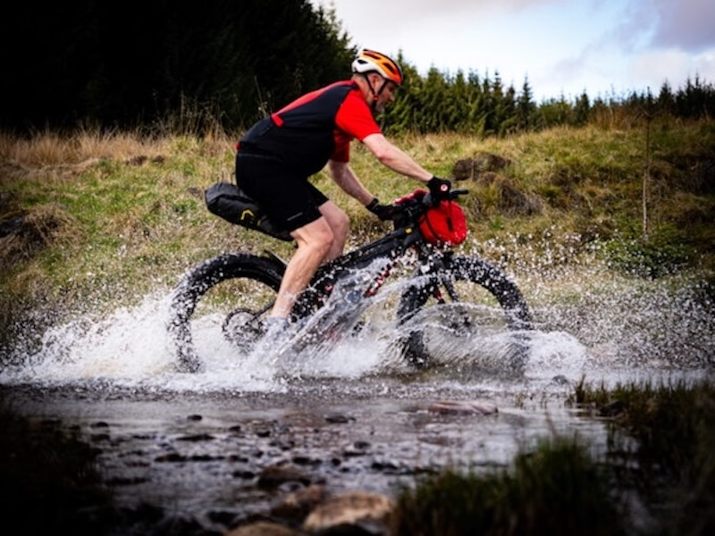 DexShell Cateran Dirt Dash – crossing puddle