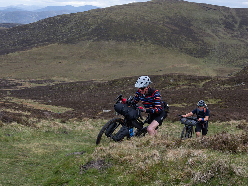 DexShell Cateran Dirt Dash – climbing